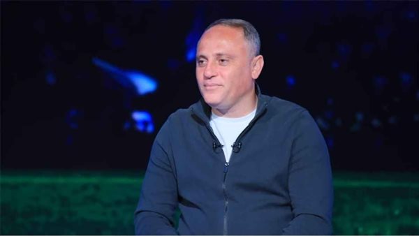 أسامة حسني يعبّر عن استيائه من اتحاد الكرة بسبب موقع إقامة بعثة الأهلي في سوبر الإمارات