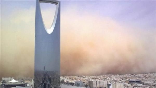 أمطار رعدية وأتربة مثيرة للغبار تضرب عدة مناطق في السعودية اليوم