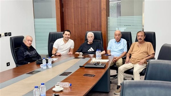 الظهور الأول لحسن شحاتة في اتحاد الكرة بعد أزمته الصحية الأخيرة