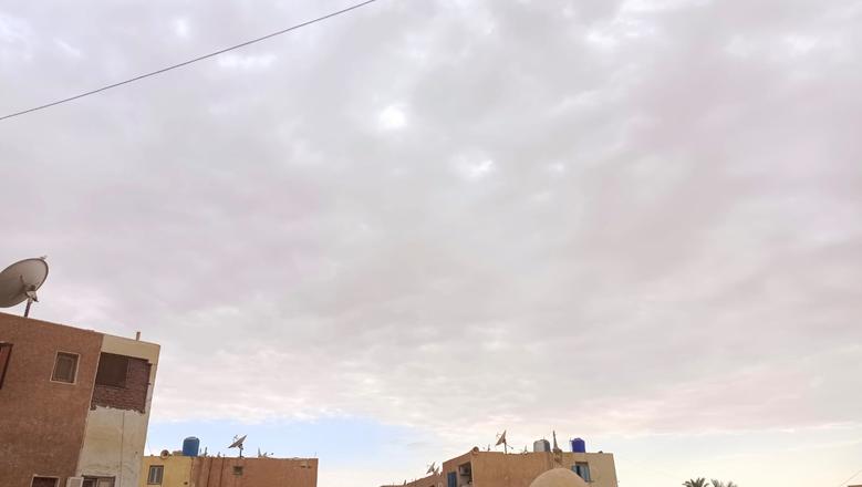 توقعات الطقس اليوم الجمعة: موجة حر وشبورة مع أمطار ودرجات حرارة متفاوتة