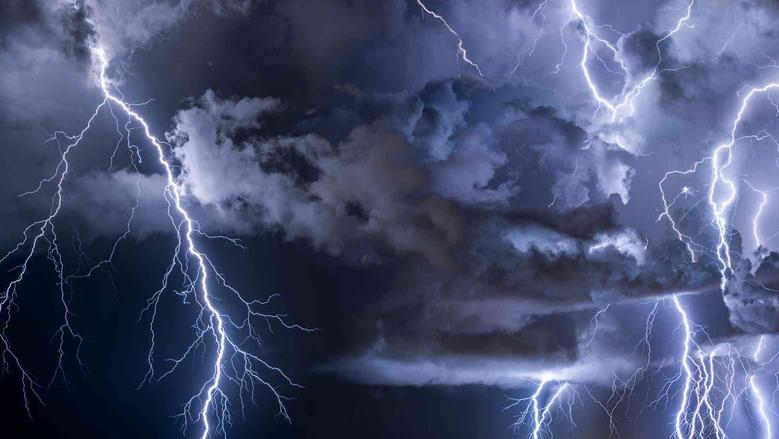 ثلاثة أيام من الأحوال الجوية السيئة مع هطول أمطار غزيرة وظاهرة مناخية تستمر لمدة ثماني ساعات