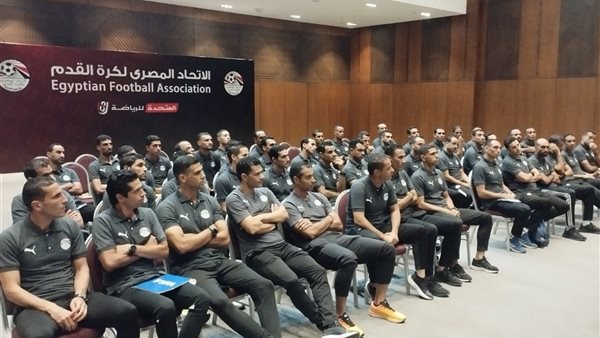 حكام السوبر يتوجهون إلى الإمارات صباح الغد