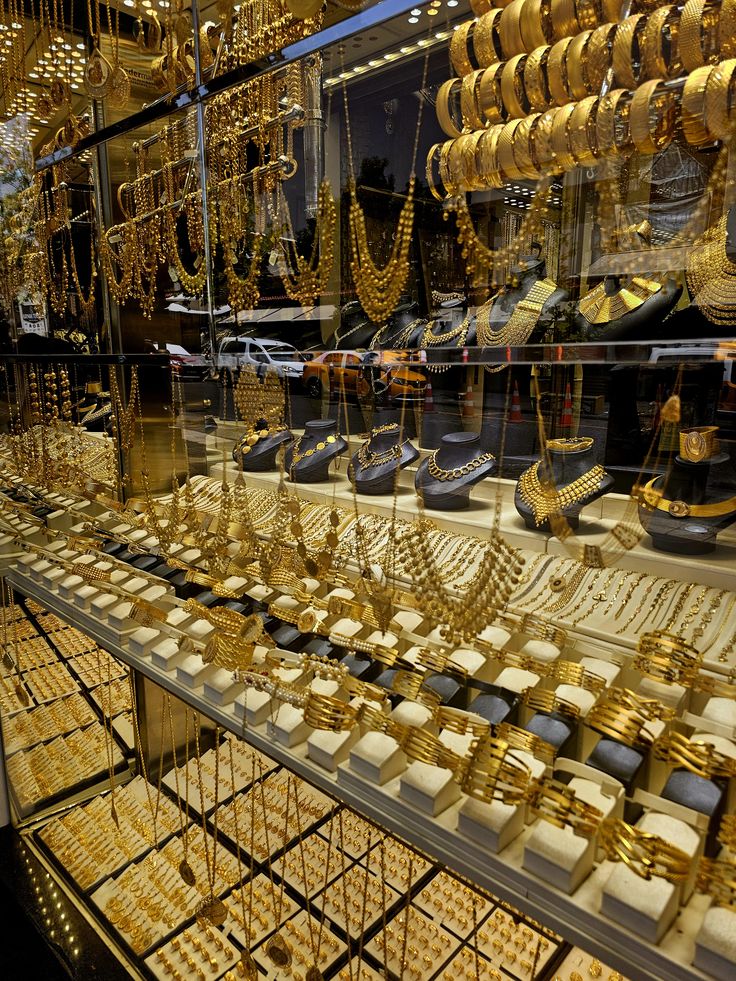 سعر الذهب عيار 21 الأكثر رواجًا اليوم الجمعة 14 نوفمبر 2025 ينخفض بمقدار 75 جنيهًا