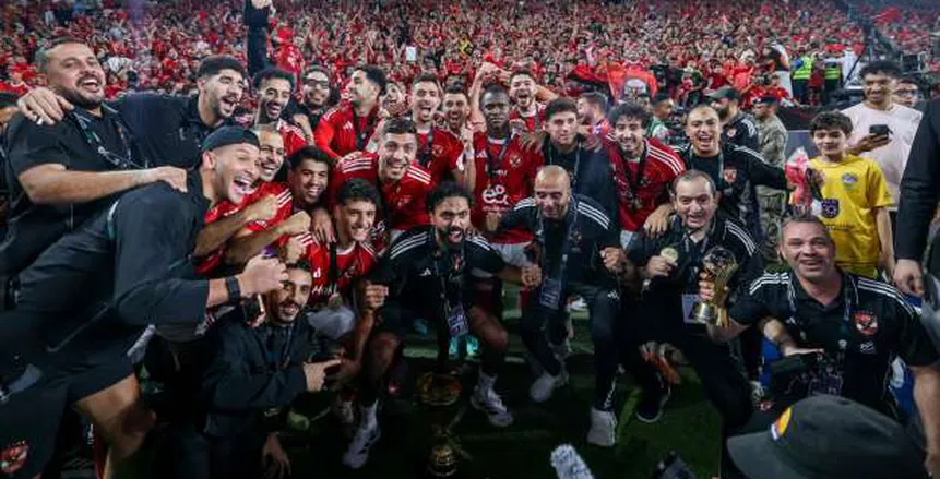 شوبير يعلن عن 3 صفقات غير متوقعة في الأهلي بتوجيهات من توروب