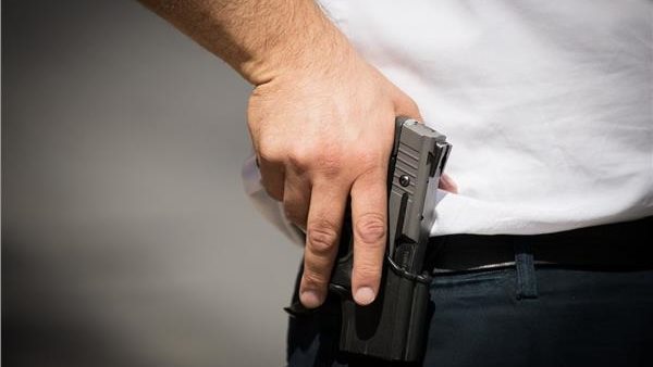 عقوبة حمل سلاح غير مرخص: تفاصيل الغرامات وحالات البراءة