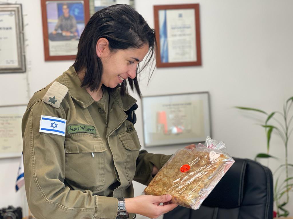 من هي كابتن إيلا التي تُعتبر المرشحة لخلافة أفيخاي أدرعي بعد انتهاء خدمته؟