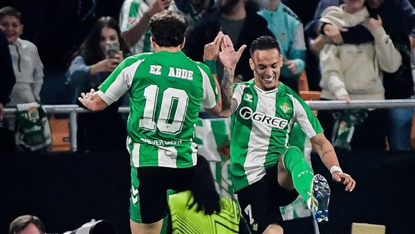 نتائج مباريات الخميس في الدوري الأوروبي: انتصارات بيتيس وهزيمة نيس