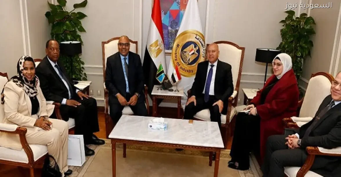 كامل الوزير يبحث مع وزراء بتنزانيا إطلاق مشروعات استراتيجية مشتركة فى قطاعى النقل والصناعة