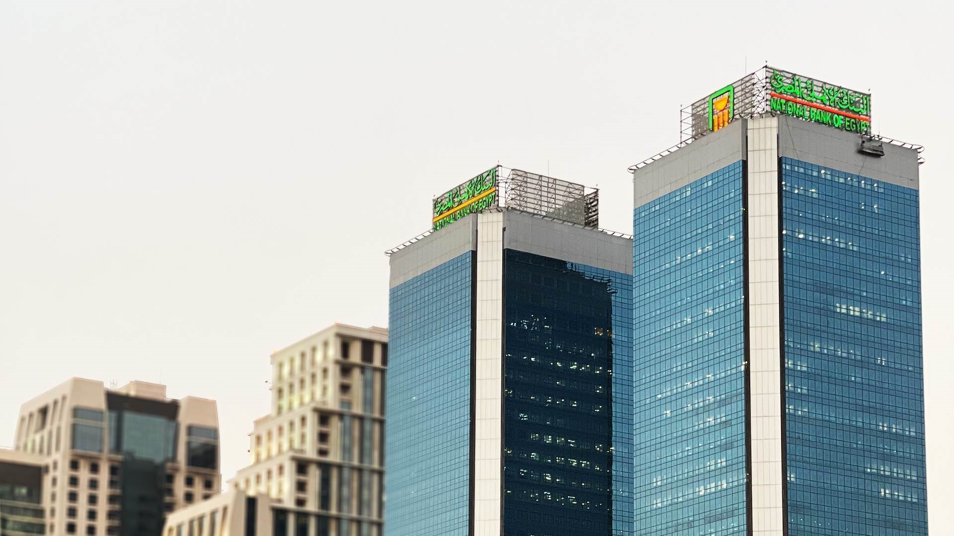 الحدود القصوى للسحب والإيداع وماكينات الصراف الآلي في البنك الأهلي