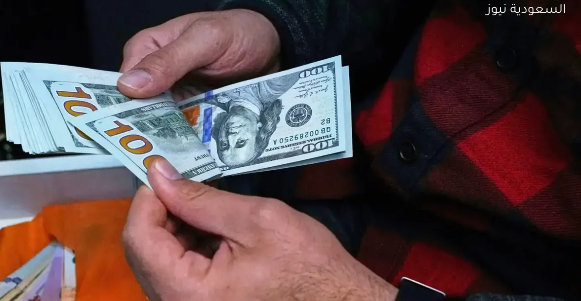 الدولار ينخفض 11% منذ بداية 2023 ويواجه أسوأ أداء منذ 20 عامًا