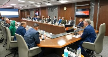 السعودية نيوز : 
                                            وزير البترول يعقد اجتماعا مع شركات التعدين لبحث الفرص الاستثمارية