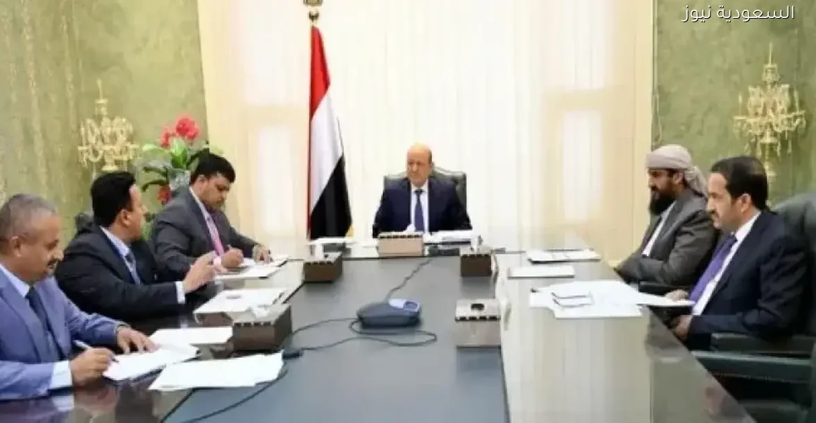 برلماني يمني يكشف عن إمكانية سحب تفويض مجلس القيادة بعد أحداث حضرموت والمهرة