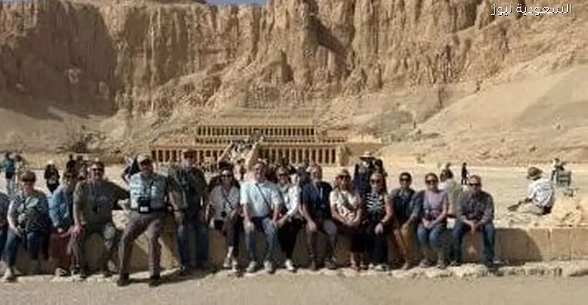 توافد سياحي كبير على معابد الأقصر قبل رأس السنة وتجهيزات للاحتفالات