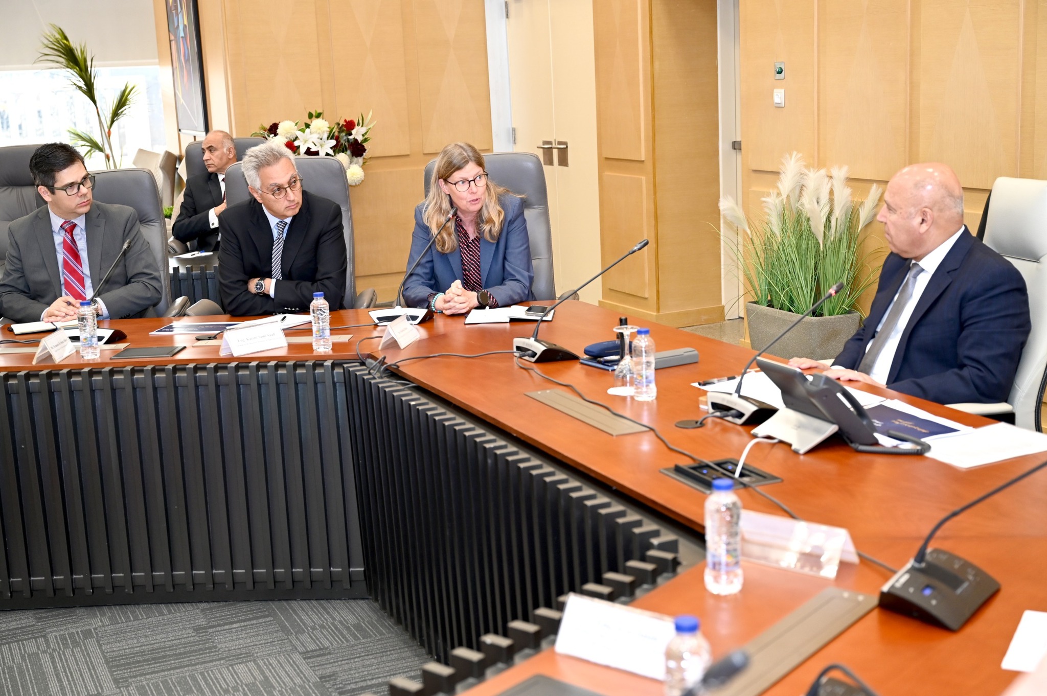 فولكس فاجن الألمانية تخطط لإنشاء مصنع سيارات شامل في شرق بورسعيد