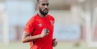 لاعبون كتبوا تاريخهم الكروي مع الأهلي: بركات وعبد الحفيظ في المقدمة