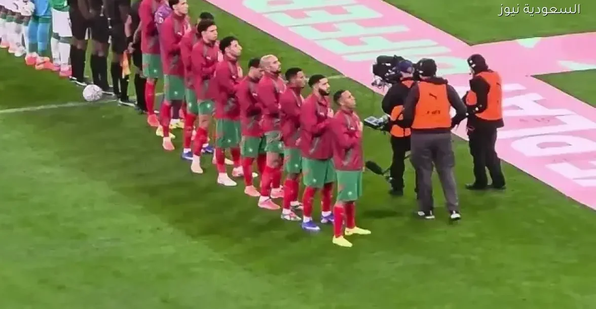 لحظة عزف النشيد الوطني للمغرب في مباراة جزر القمر