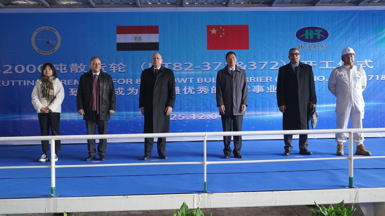 مصر تبدأ في إنشاء سفينتين من نوع كامسارماكس لنقل الحبوب في الصين