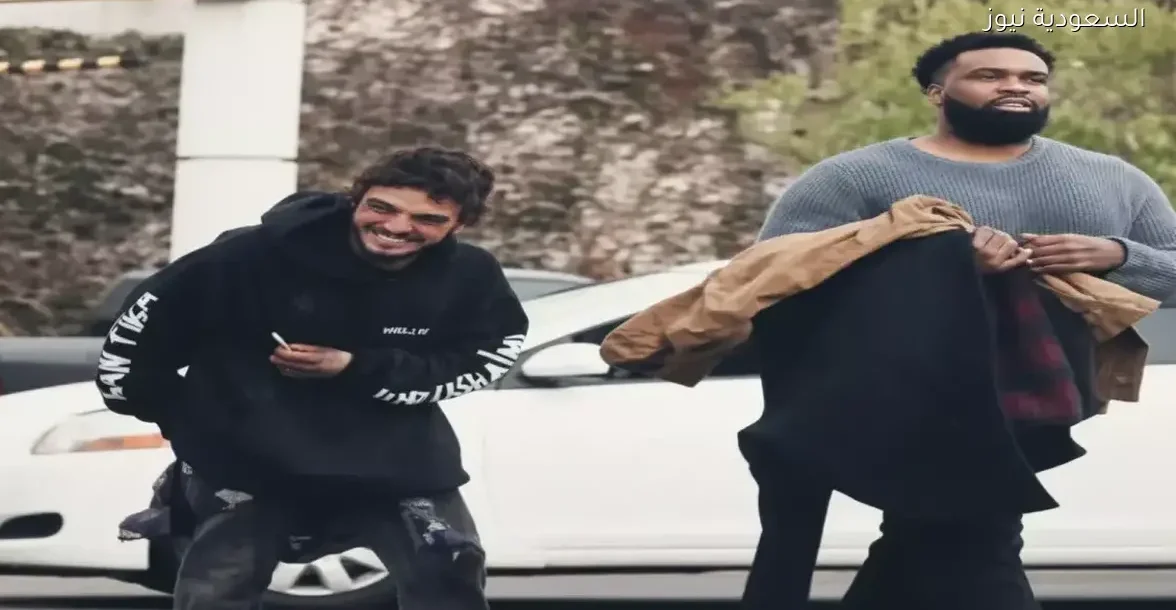 نجم نيكلوديون الشهير يظهر في الشارع وزميله السابق يتدخل لإنقاذه