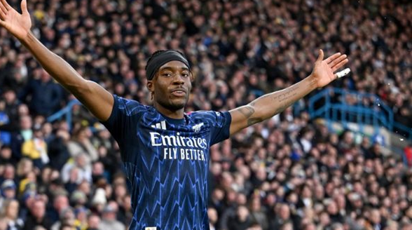 أرسنال يتقدم على ليدز يونايتد بهدفين في الشوط الأول بالدوري الإنجليزي