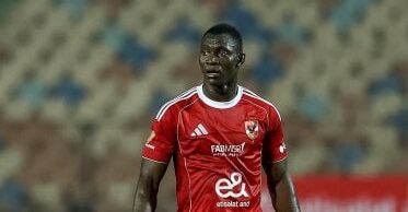 أليو ديانج يعود للقاهرة ويترقب عرضًا جديدًا مع الأهلي