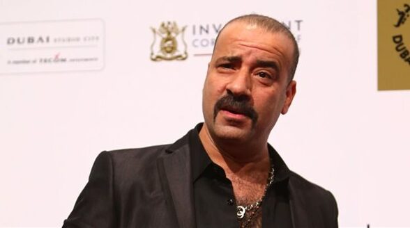 حسناً. هذا هو العنوان بعد الصياغة: 
عمرة محمد سعد وكعب حذاء هنا الزاهد في جوي أوردز