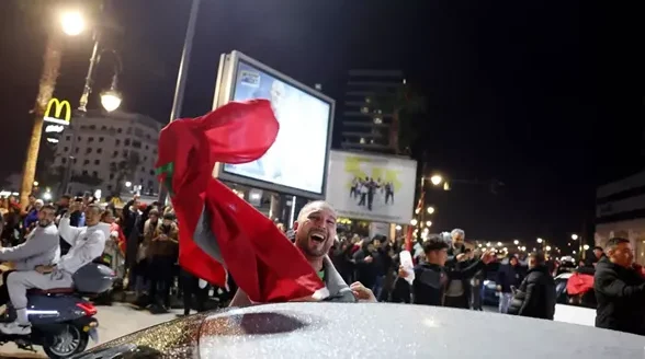 فرنسا تمنع احتفالات جماهير المغرب والسنغال في الشانزليزيه