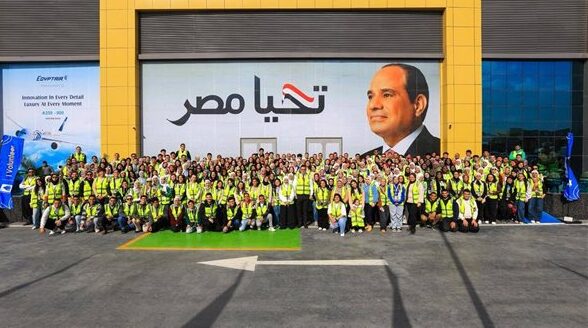 أشرف صبحي يهنئ وزير الثقافة على نجاح النسخة السابعة والخمسين لمعرض الكتاب