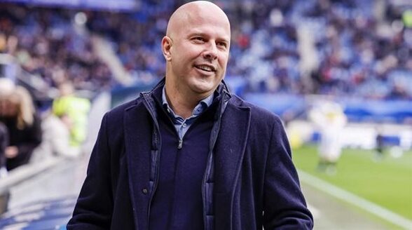 إدارة ليفربول تتخذ قرارا مفاجئا بشأن مستقبل سلوت