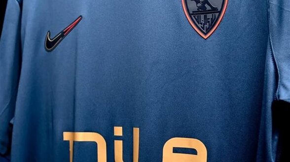 الزمالك يرتدي القميص الاحتياطي ويواجه المصري بخمسة نجوم في الكونفدرالية