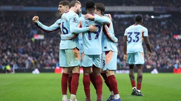 برينتفورد يفوز على أستون فيلا ويمنح السيتي هدية ثمينة