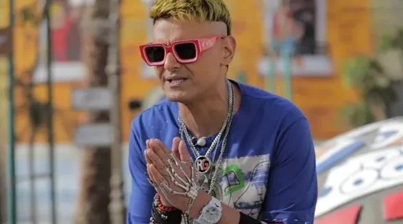 رامز جلال يحتفل بعيد ميلاد ابنه ياسر بأسلوبه المميز