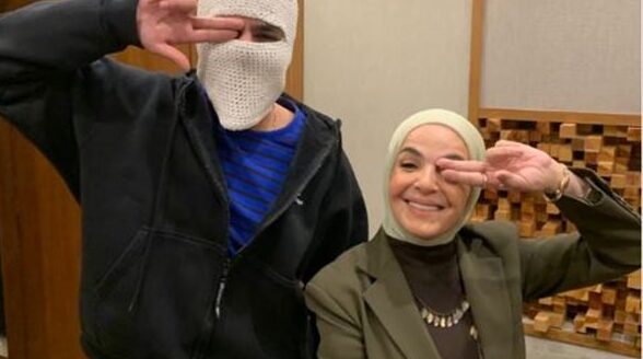 منى عبد الغني تتصدر تريند جوجل بعد ظهورها مع تووليت