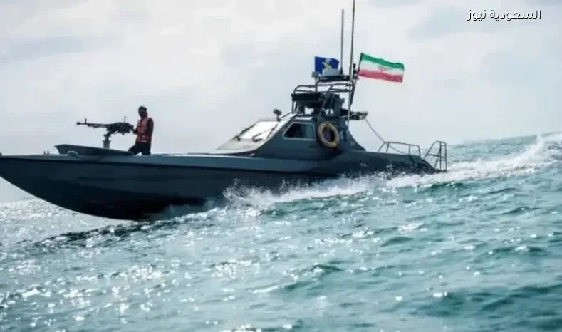 البحرية الإيرانية تحذر من تدمير السفن التجارية العابرة لهرمز دون إذن