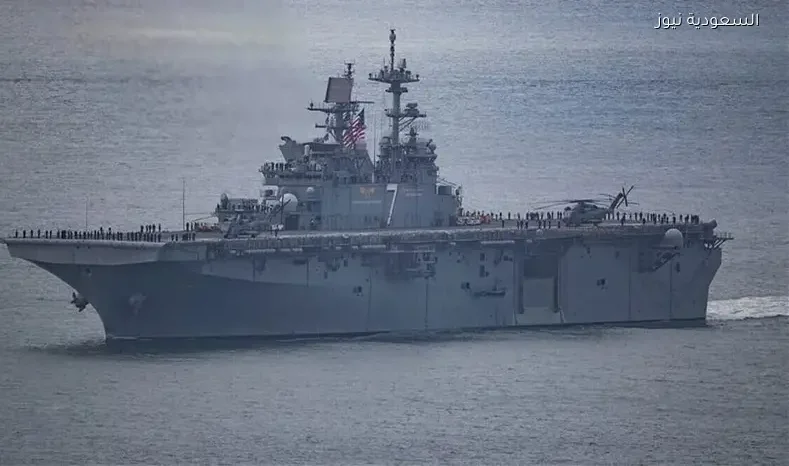 الجيش الأمريكي ينفي استهداف إيران للسفينة “يو إس إس تريبولي”