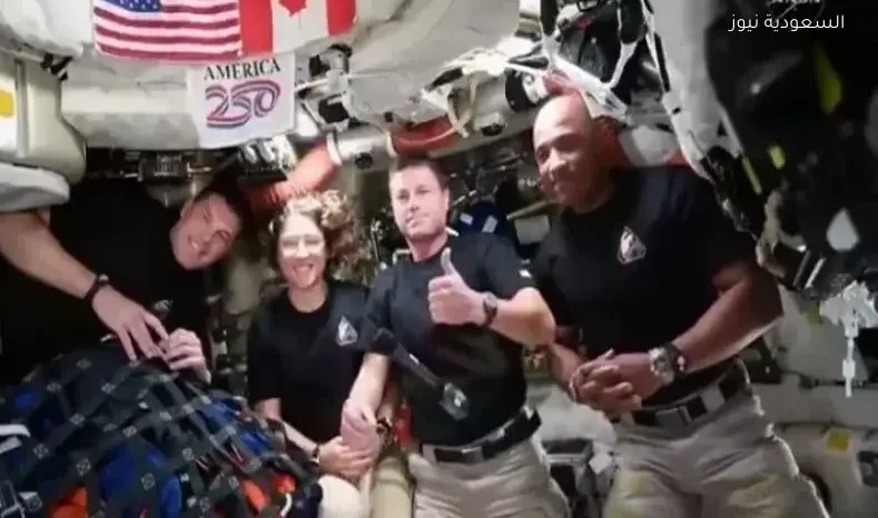 ترامب يتصل بطاقم “أرتميس 2” بعد انطلاقهم حول القمر ويصفهم بصانعي التاريخ