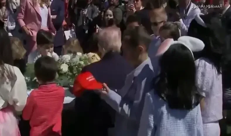 ترامب يتفاعل مع طفل في البيت الأبيض يصفه بأفضل رئيس