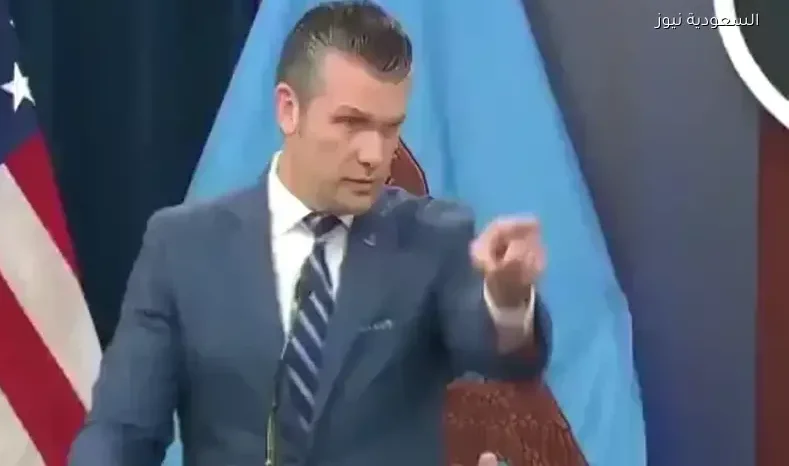 وزير الدفاع الأمريكي ينفعل على مراسل صحفي ويصفه بـ “الوقح”