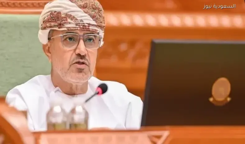 وزير النقل العماني يوضح حقيقة فرض رسوم على عبور السفن بمضيق هرمز